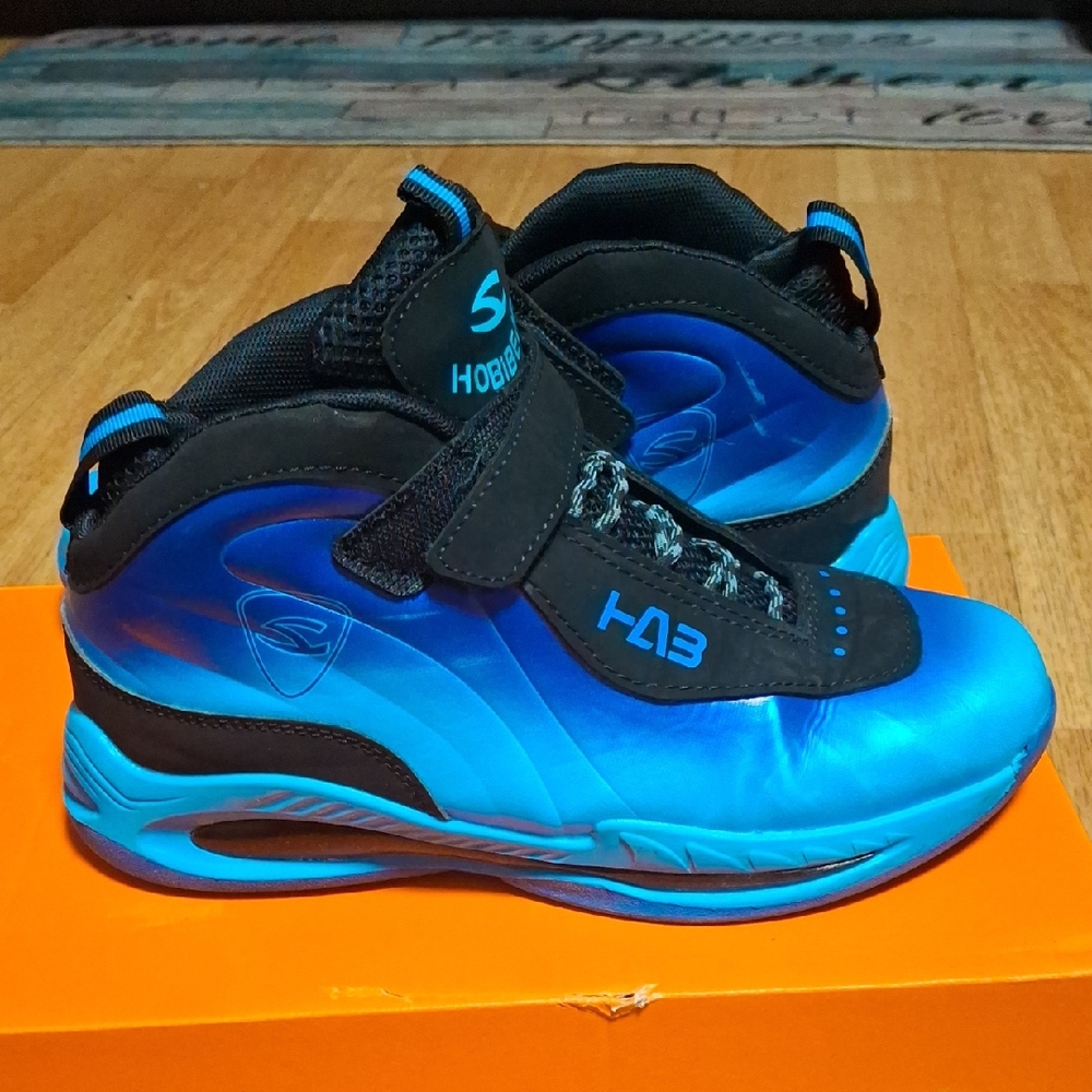 FILA Blue and Black Athletic Sneakers with Air Cushioning